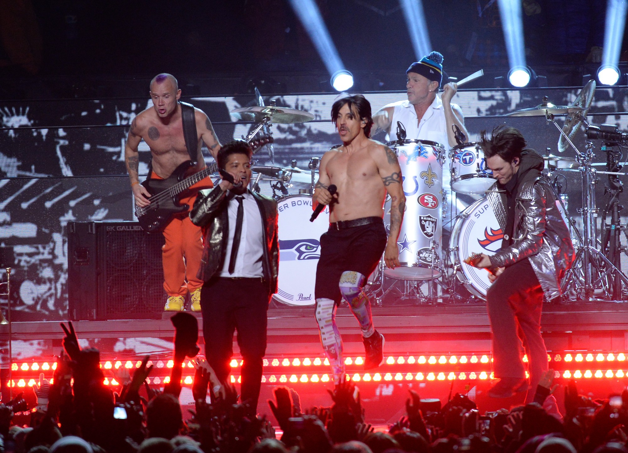 Super Bowl 2014 Halftime Show Watch Bruno Mars & RHCP Rock Oddly