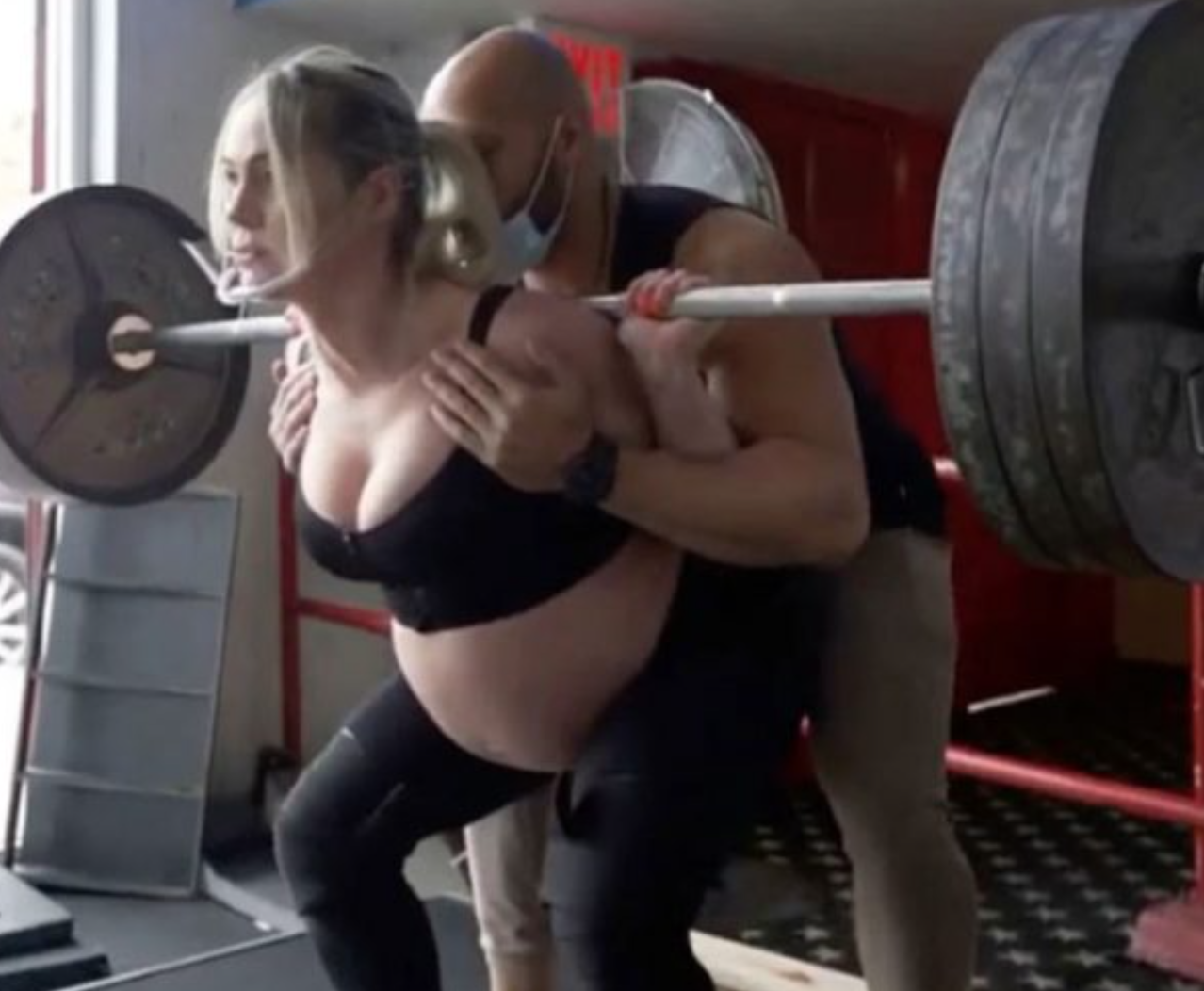 Pregnant Woman Posts Photo Lifting 315 Pounds, And the Jealous Instagram Trolls Come Crawling