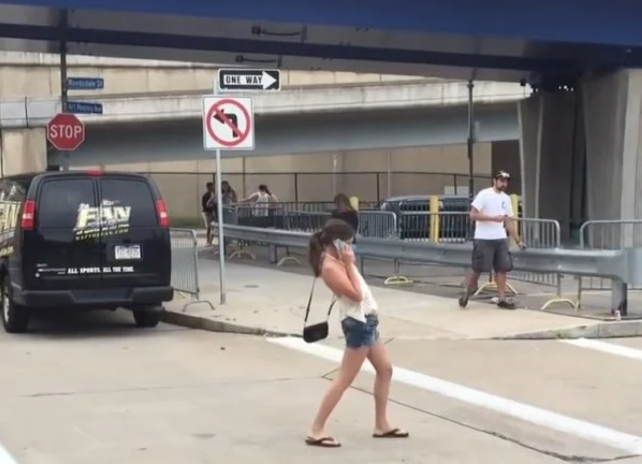 Meanwhile at Lollapalooza: Hilarious Drunk Girl Set to ‘Smooth Criminal’ Is Our #MarryMe of the Week